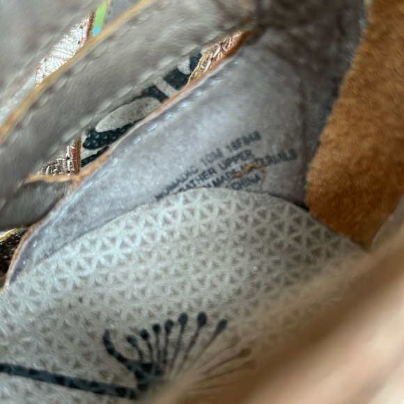 OTBT woman’s size 10 pewter wedge sandals - Picture 5 of 8